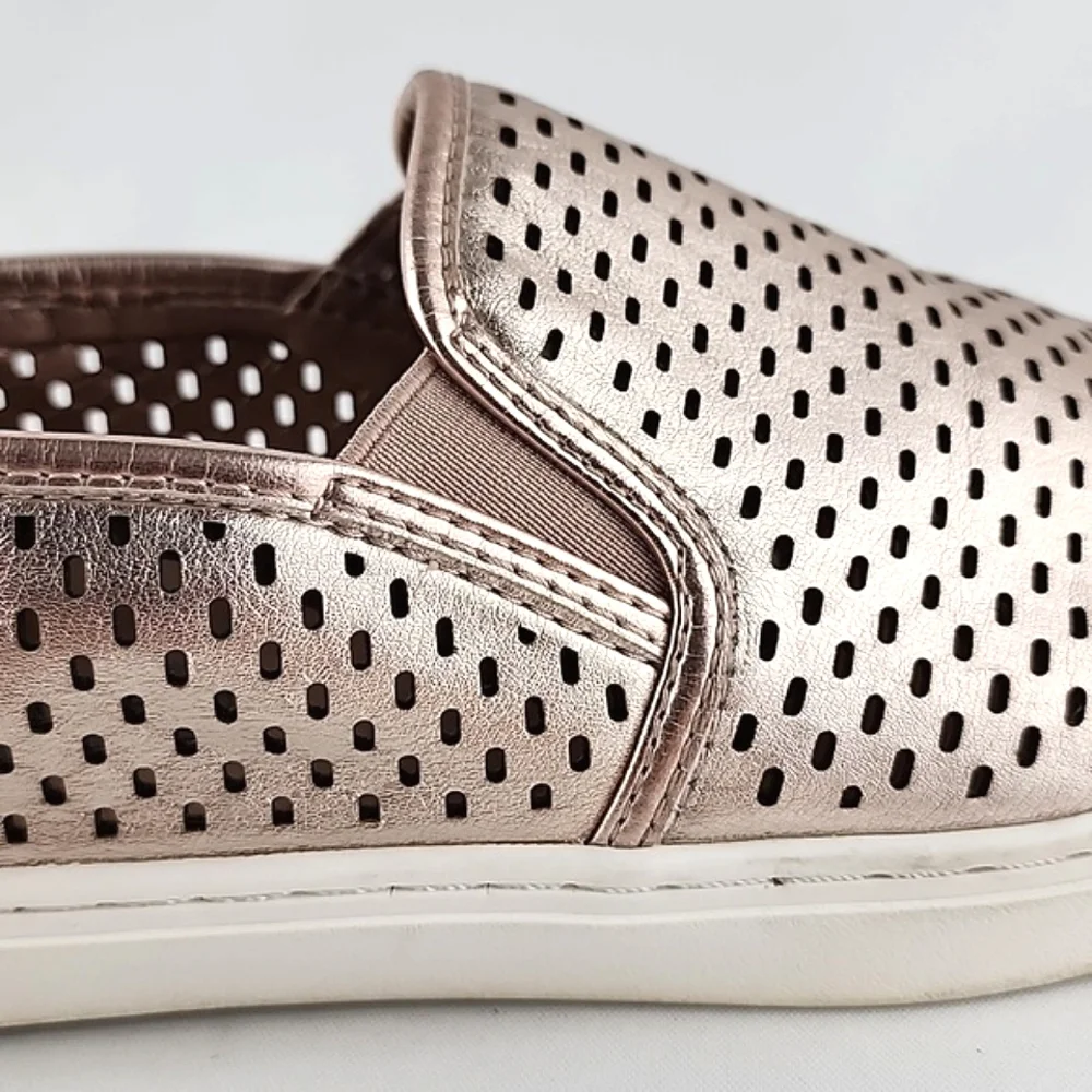 Steve Madden Women's Slip On Flat Shoes Perforated Rose Gold Size 9M - Picture 5 of 13